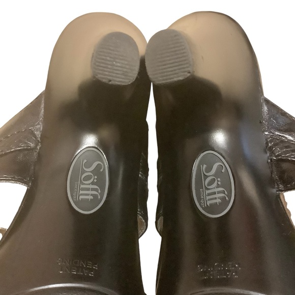 SOFFT SLIP ON BLACK SANDALS/ STRAPPY WITH GOLD HOOP DETAILS/ 4” HEEL/Size 6M - Picture 8 of 12